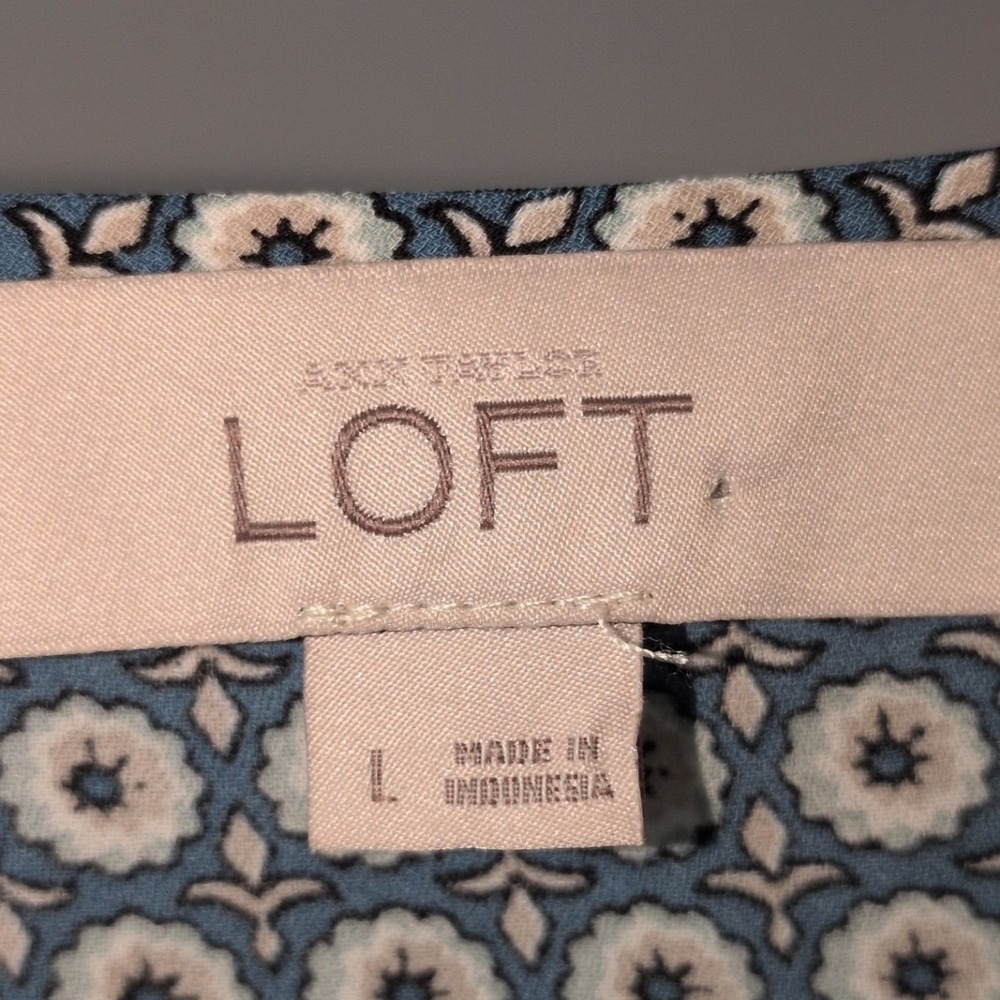 LOFT Blouse Womens Large Blue White Floral Medallion Roll Tab Long Sleeve 418589 - Picture 7 of 9
